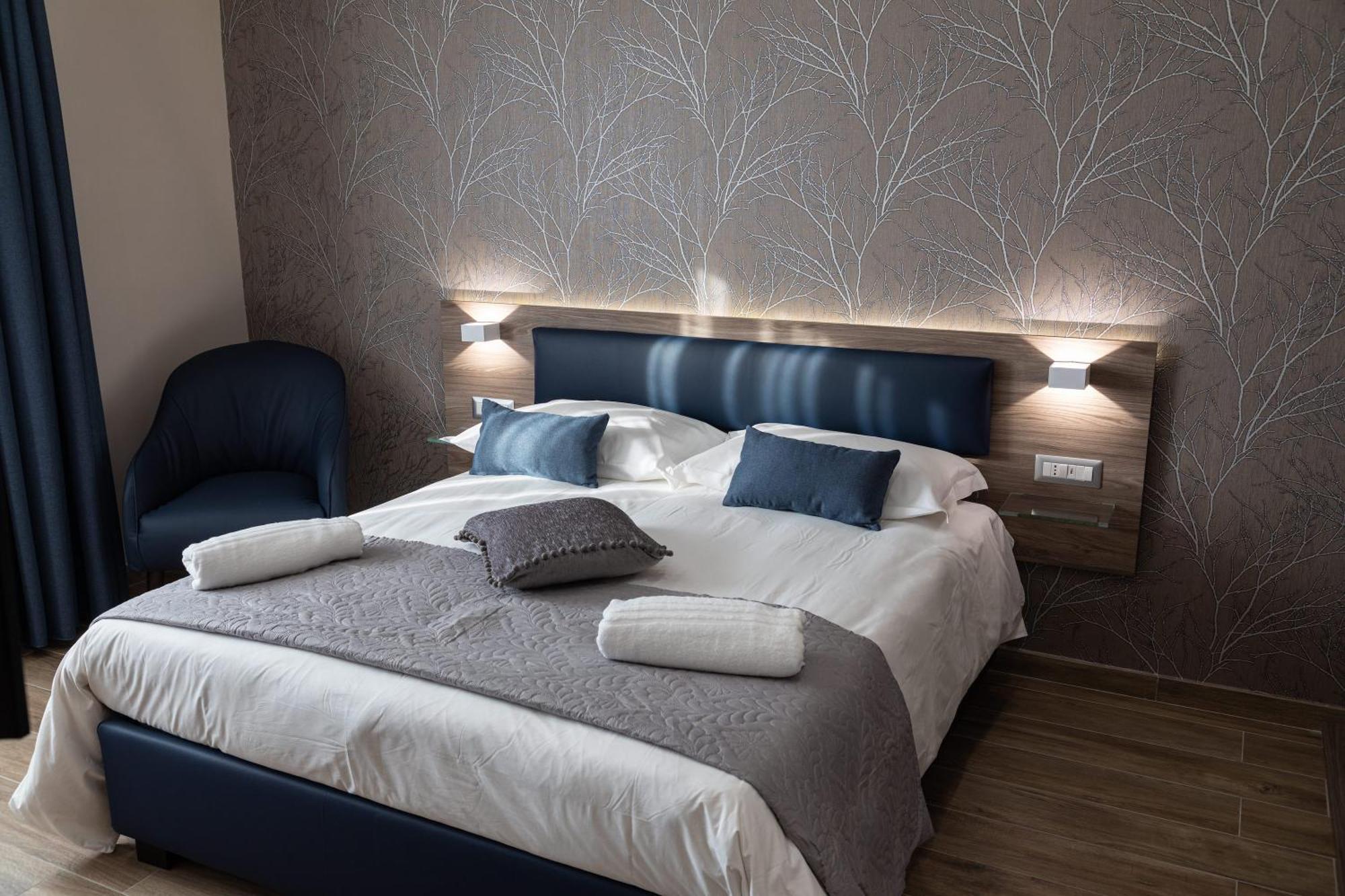 Famalu Apartments Napoli Eksteriør bilde